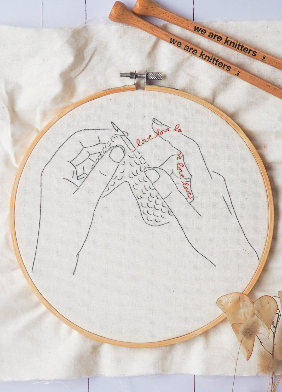 All We Need is Love Embroidery Free Pattern x @caro_tricote