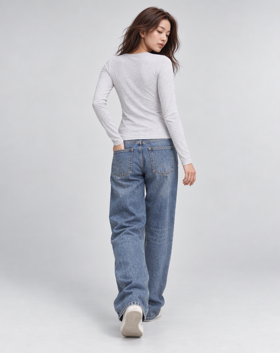 Long-sleeved shirt made of soft cotton (Coming Soon)