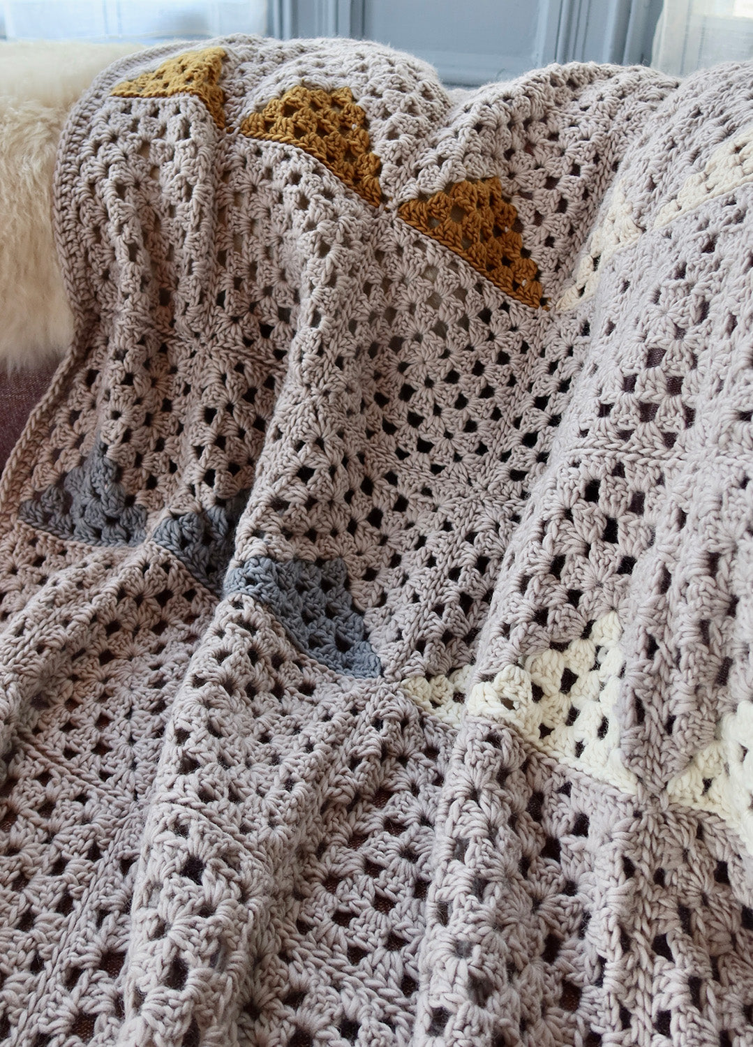 https://weareknitters.com/cdn/shop/files/crochet-kit-petite-wool-landen_granny-square-blanket_en_02.jpg?v=1700151797&width=1500