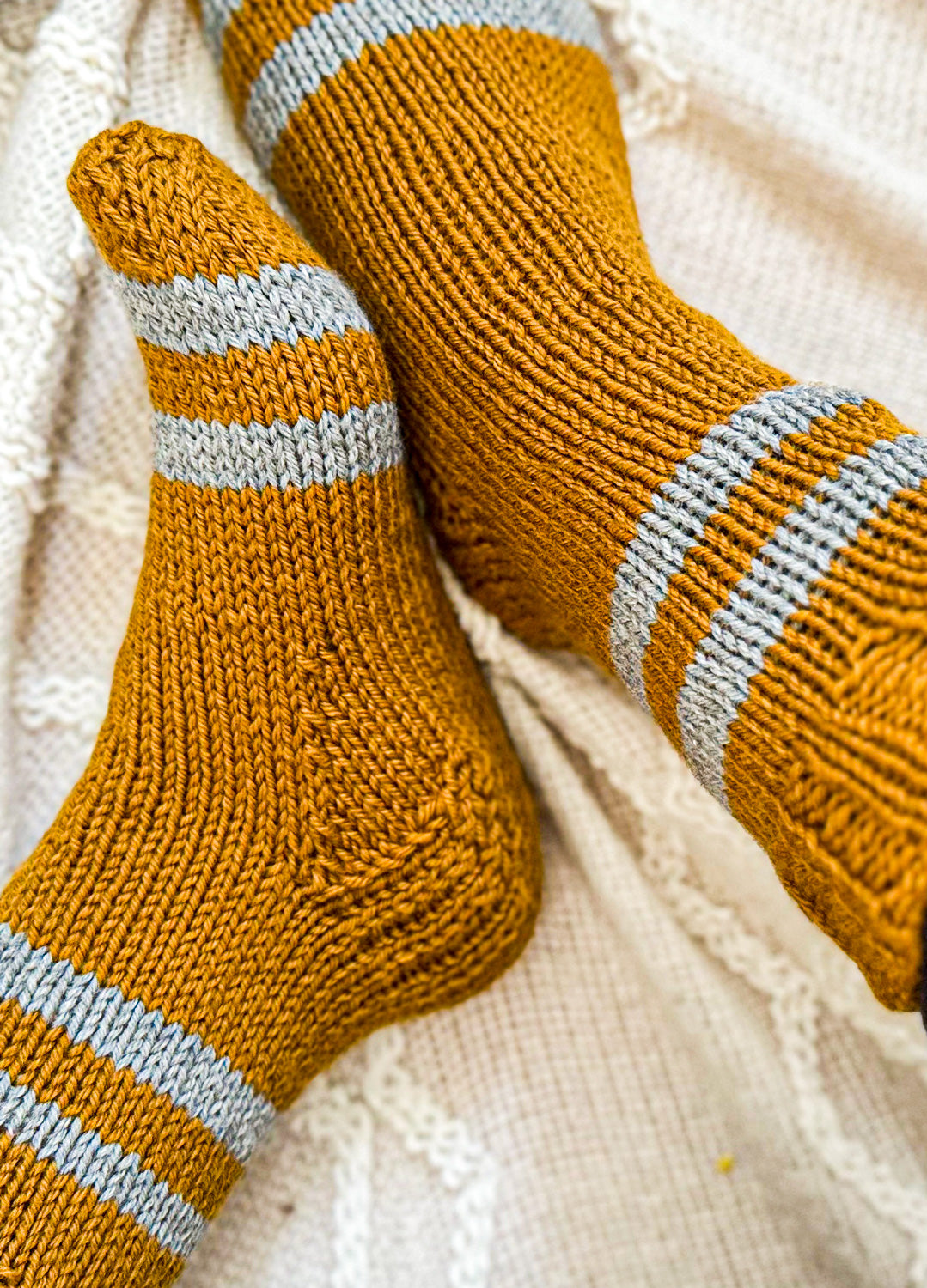 Cozy Home Socks Free Pattern x @julieannknitter – weareknitters